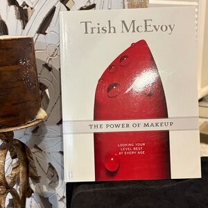 Trish McEvoy The Power of Makeup - Bold Red